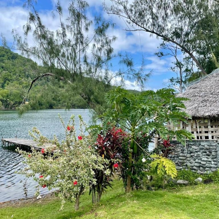 Lonwolwol Peaceful Lakeside Bungalow Thumbnail