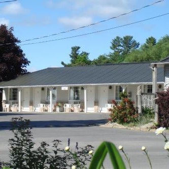 Boathouse Country Inn Thumbnail
