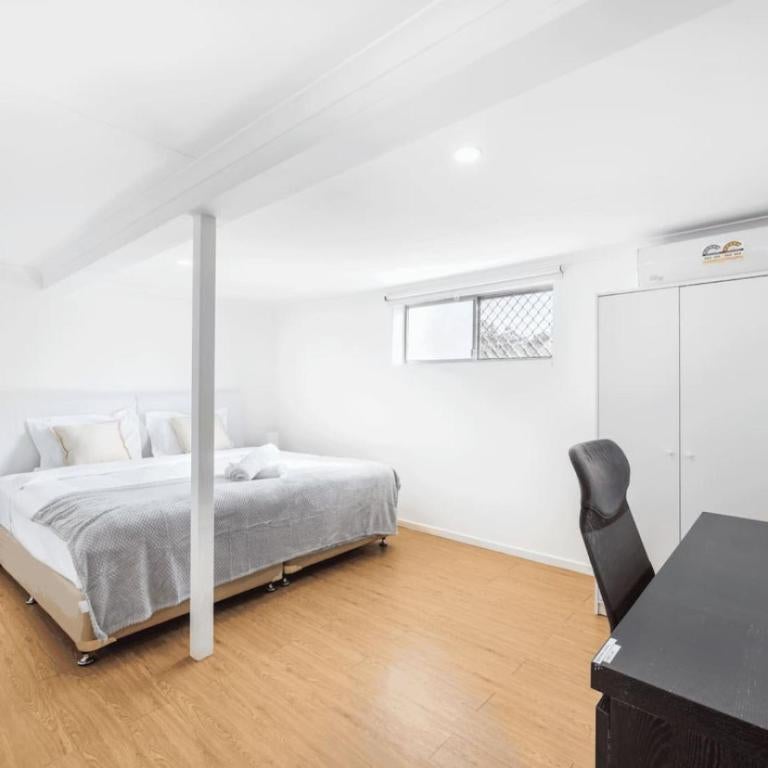 1 Bedroom Unit near Highway Transports n Shops Thumbnail