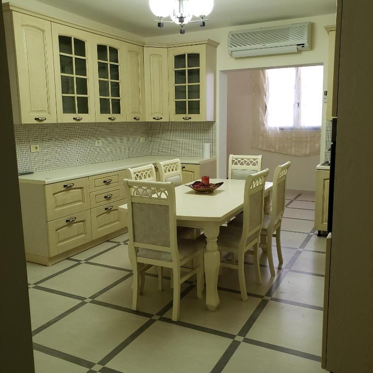 Karl Thopia Apartments Thumbnail