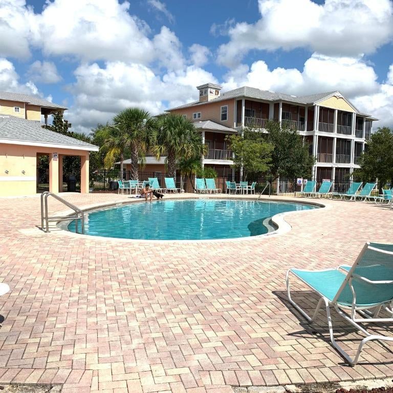 2 Bed APT 10 Mins to Jacksonville Beach Thumbnail