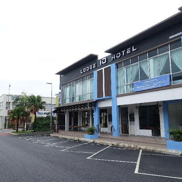Lodge 10 Hotel