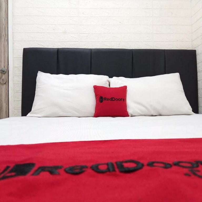 RedDoorz @ Luxury Homestay near Kantor Regional II BKN Surabaya Thumbnail