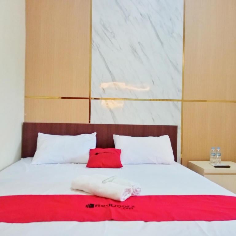 RedDoorz near Alun Alun Slawi Thumbnail