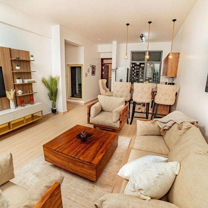 2 Bedroom Lakeside Apartment near the Airport Thumbnail