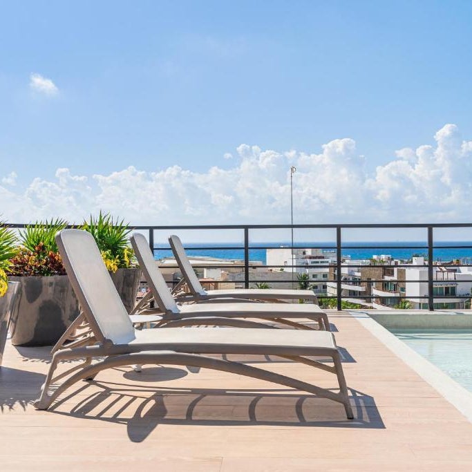 Beautiful Studio with kitchen AC Gym Pool Ocean View from the rooftop Thumbnail