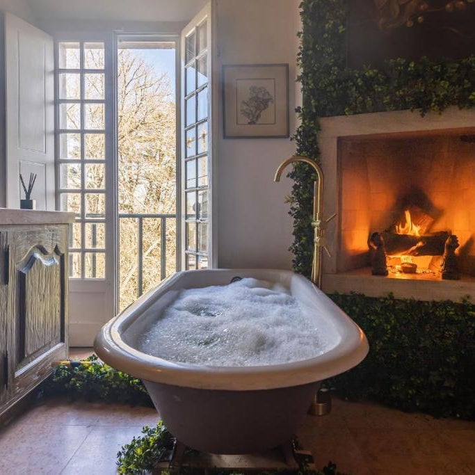 Unique double Smart Room in 17 century Home with snooker, hottub and BBQ Thumbnail