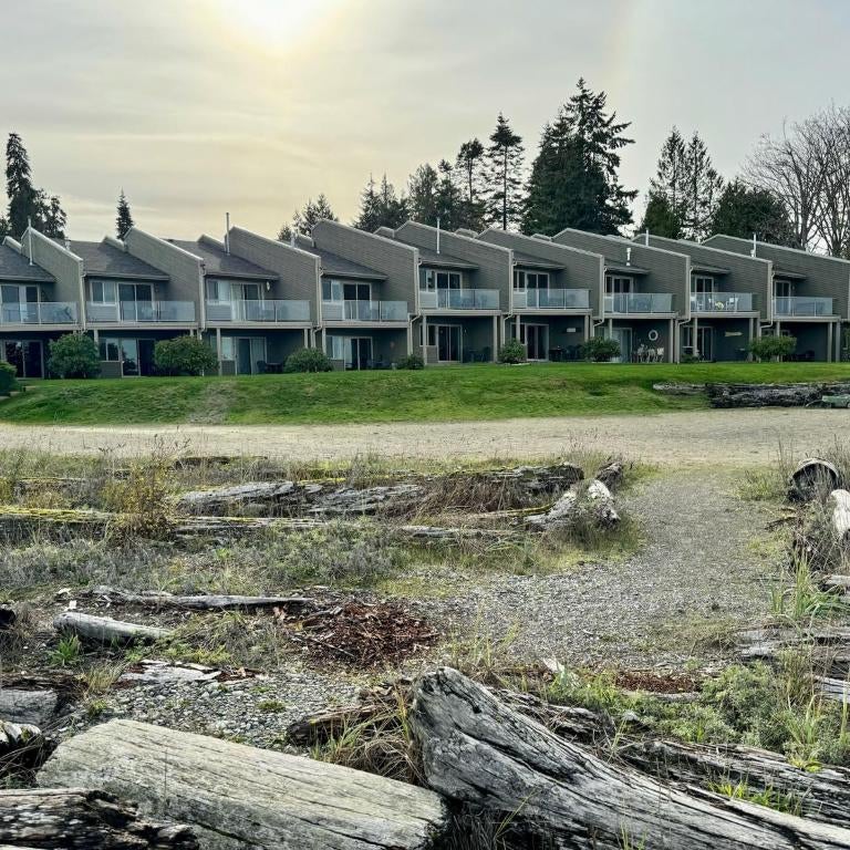 Beachfront King Bed Studio Suite Thumbnail