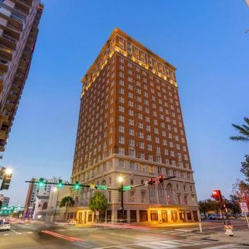 Hotel Flor Tampa Downtown, Tapestry Collection by Hilton Thumbnail