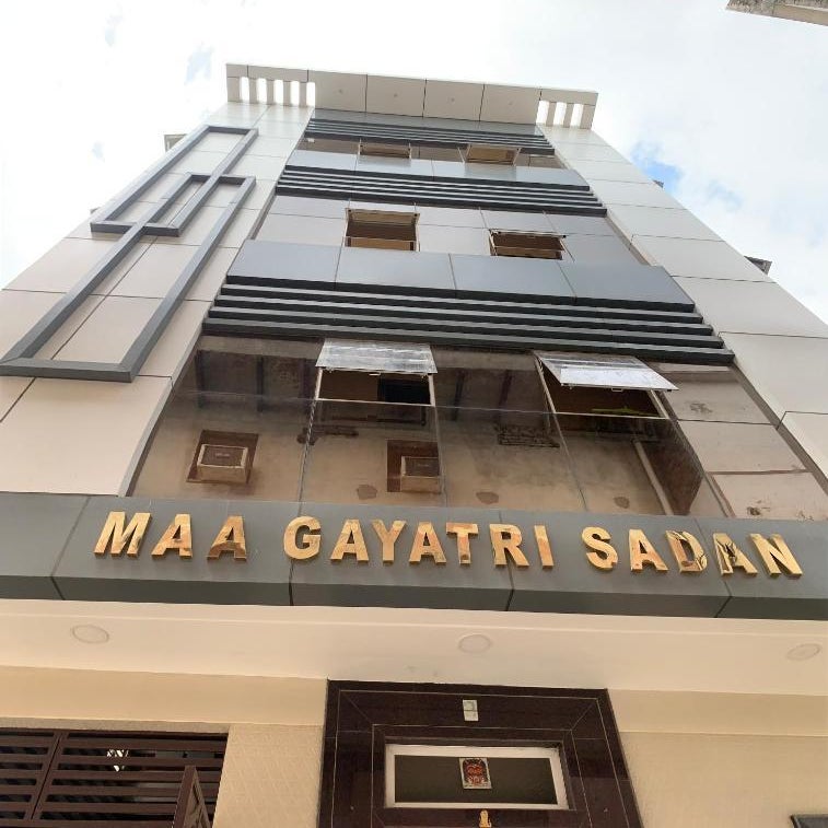 FabHotel Maa Gayatri Sadan - Nr Pram Mandir Shree Banke Bihari Temple