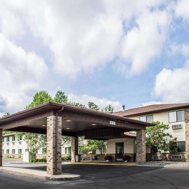 GrandStay Hotel & Suites Minocqua Thumbnail
