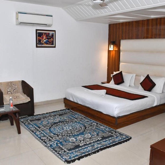 Hotel Impress By RMR Hotels