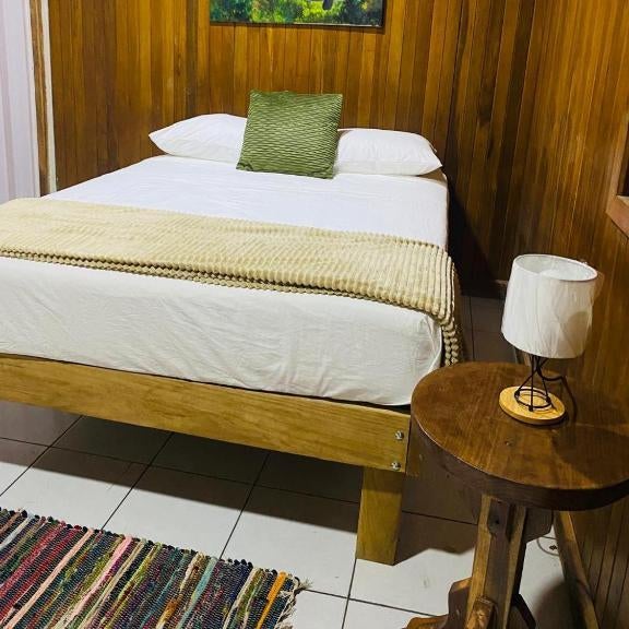 Casa 1856- cómodas habitaciones en el Centro de Alajuela Thumbnail