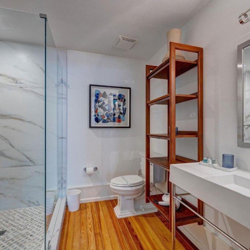 Luxe 220, Unit 1 - City View Suite Thumbnail