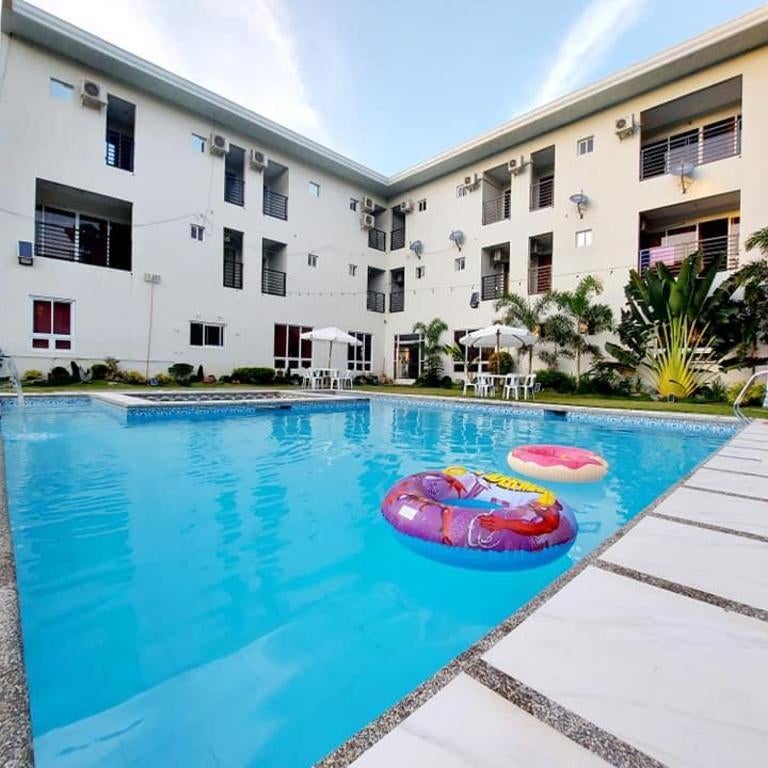 Three M's Hotel and Restaurant