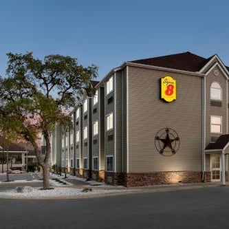 Super 8 by Wyndham San Antonio Airport North Thumbnail