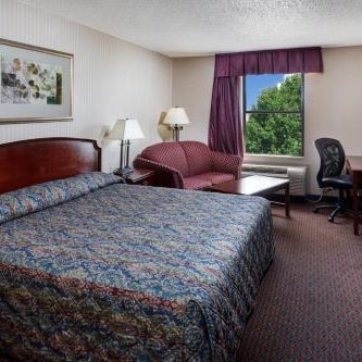 Red Roof Inn & Suites Newport News Thumbnail