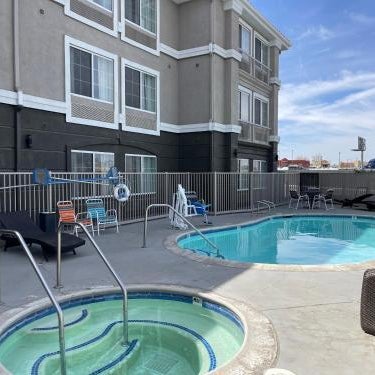 La Quinta Inn & Suites by Wyndham Hesperia Victorville Thumbnail