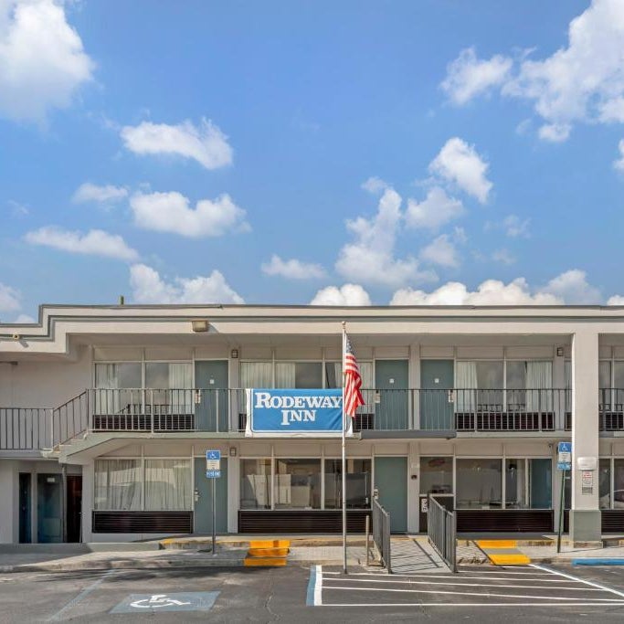 Suburban Studios Orange Park - Jacksonville near Naval Air Station Thumbnail