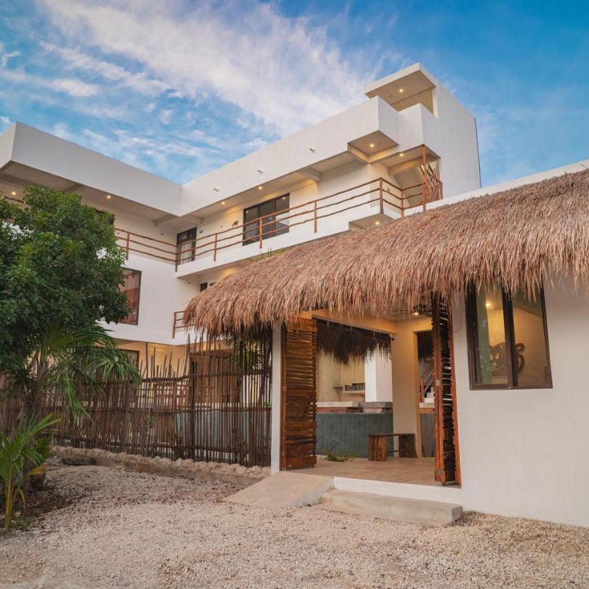 La Familia Casa and Suites