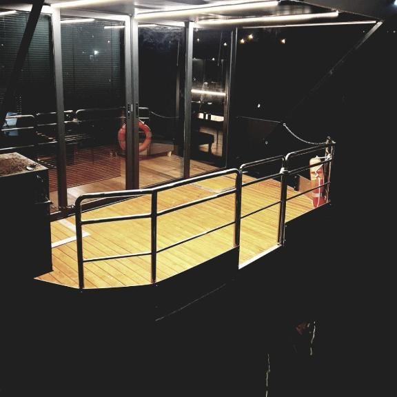 Bright Room Houseboat Thumbnail