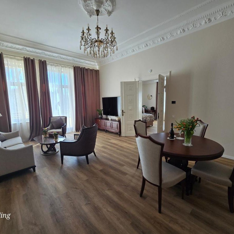 Promenaden Hotel