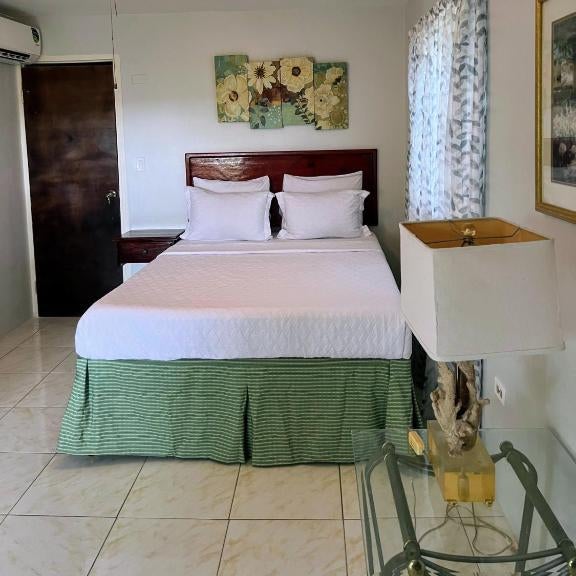 Paradise On The Rocks Hotel Thumbnail