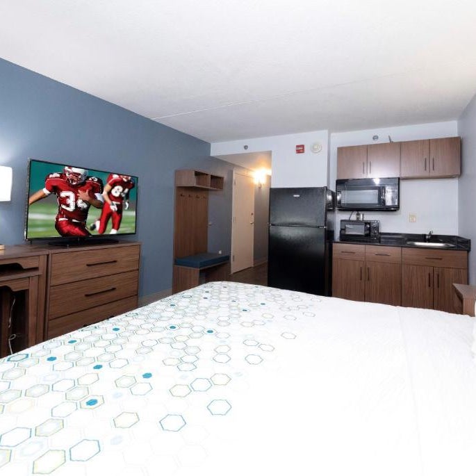 HomeTowne Studios by Red Roof Ridgecrest Thumbnail