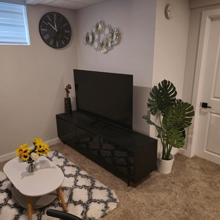 Guest Basement suite in Winnipeg Thumbnail
