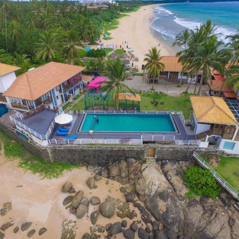 Amara White Villa Thumbnail