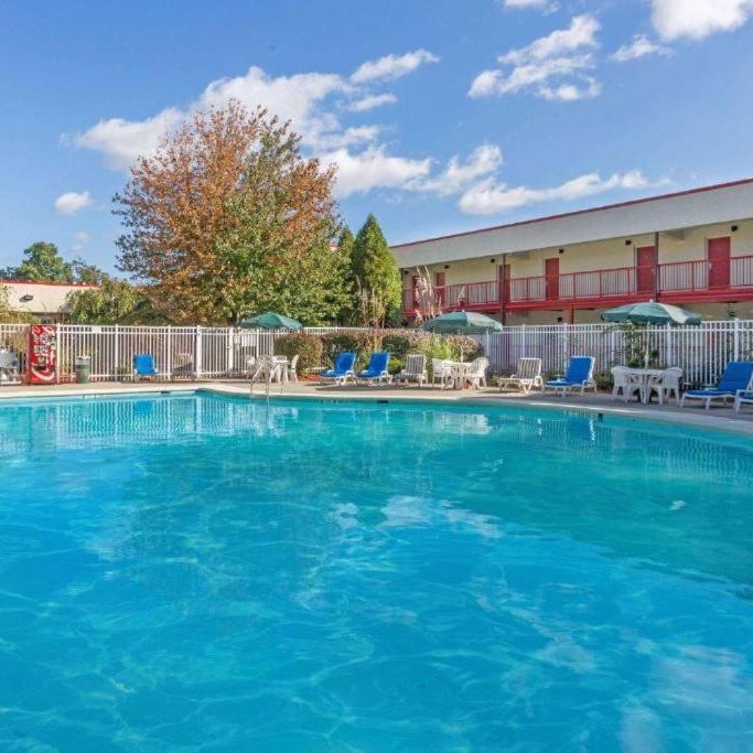 Hilltop Inn & Suites Thumbnail