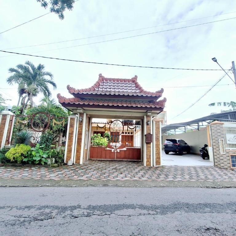 RedDoorz @ Dewanti Syariah near Stasiun Tulungagung Thumbnail