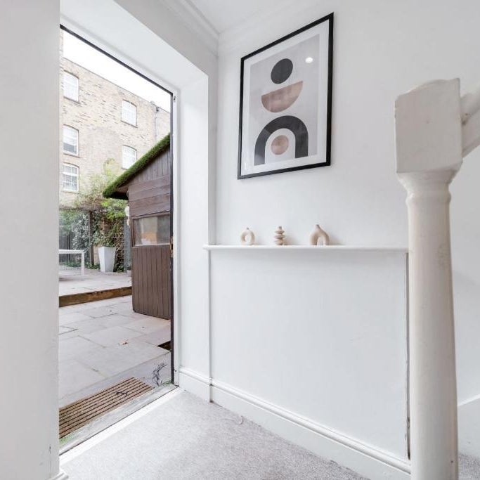 2BR with Patio - Vauxhall & Waterloo FLAT Thumbnail