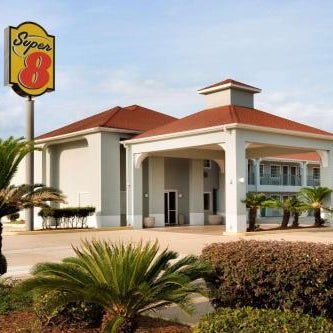Super 8 by Wyndham Lake Charles Northeast Thumbnail