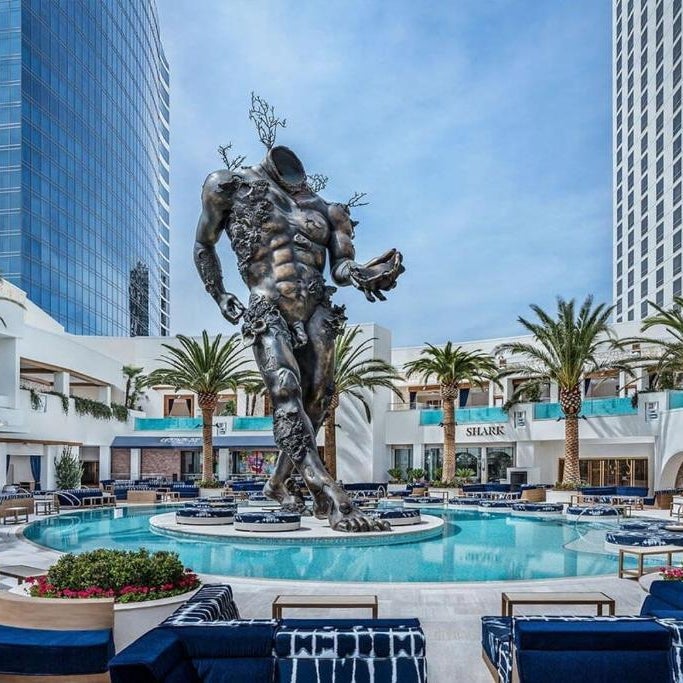 Stunning Escape Top Floor Strip-View Studio 31316 Thumbnail