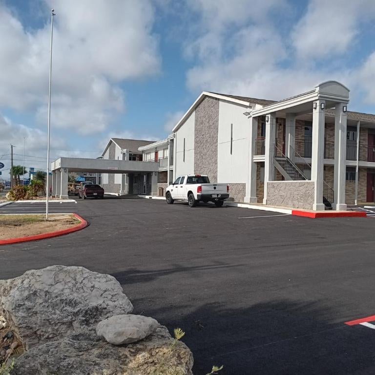 Red Roof Inn Del Rio Thumbnail