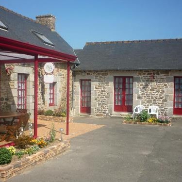 Hôtel Les Voisins Beaucemaine