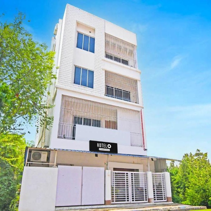 FabHotel New Dream Palace - Nr Acropilose Mall And Ruby Hospital