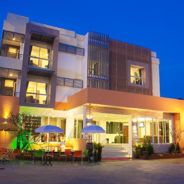 La Belle Hotel Thumbnail