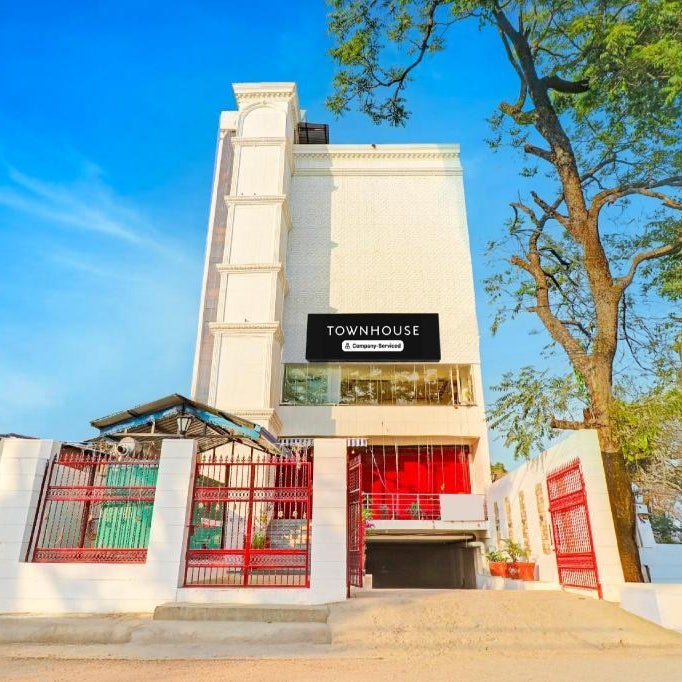 Super Townhouse Patel Nagar Near Saharanpur Chowk Dehradun Formerly Calista Square