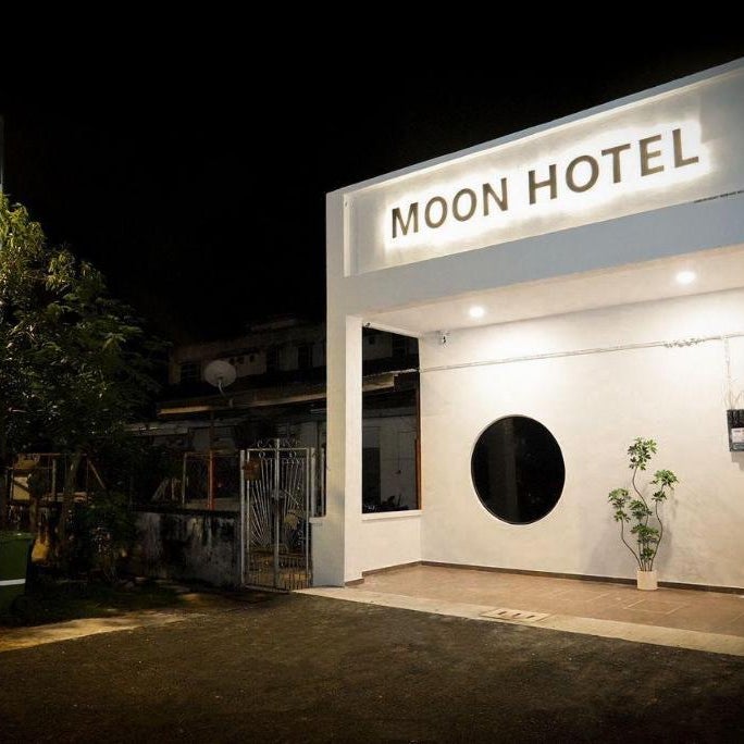 Moon Hotel