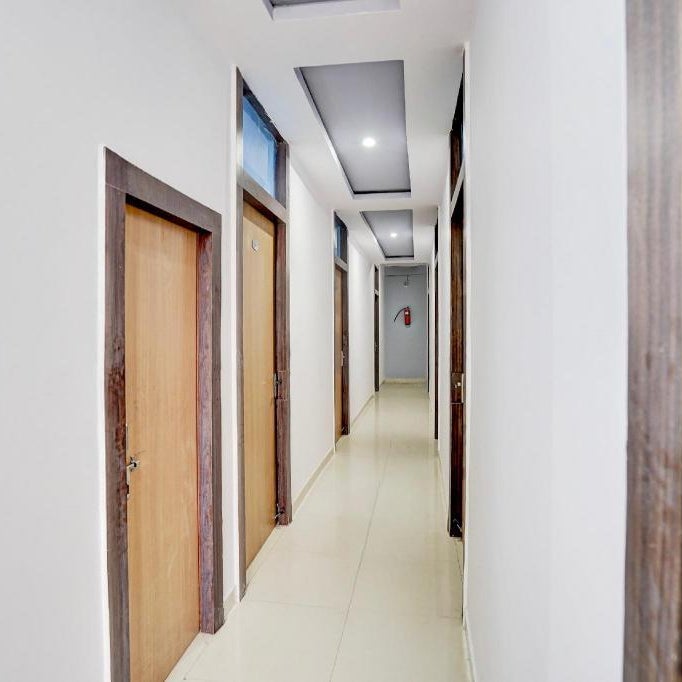 Super OYO Hotel O Gomti Nagar Near Amity Formerly Hotel Green Apple