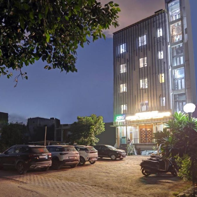 Status By Hotel The Emporio Thumbnail