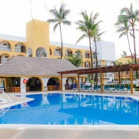 Costa Alegre Hotel & Suites