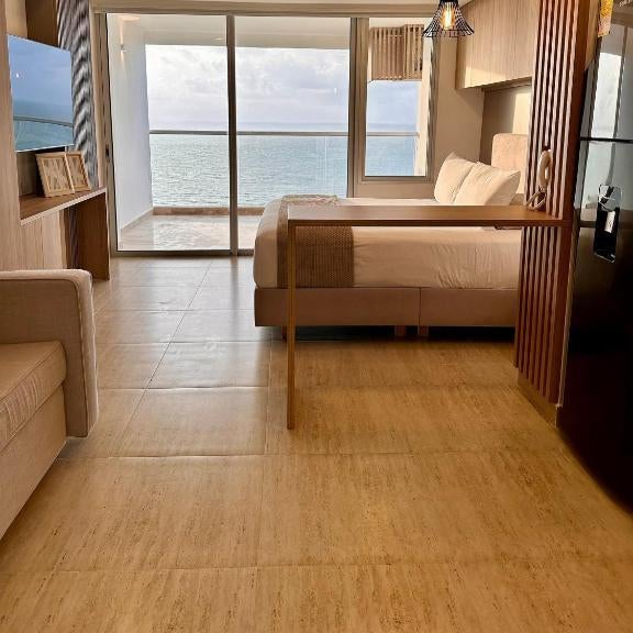 Apartasuite moderna Vista al mar Wifi Piscina Thumbnail