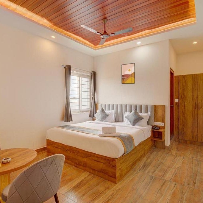 Hotel Tree Suites Next Airport Inn