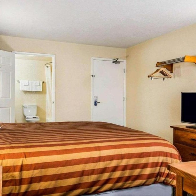 Hotel Avenida - San Clemente Thumbnail