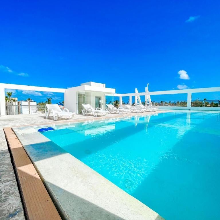 STUDIOS SUITES Rooftop Pool Bavaro Beach CLUB & SPA Thumbnail