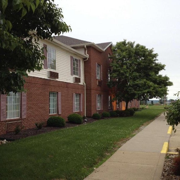 Country Hearth Inn And Suites Willard Thumbnail