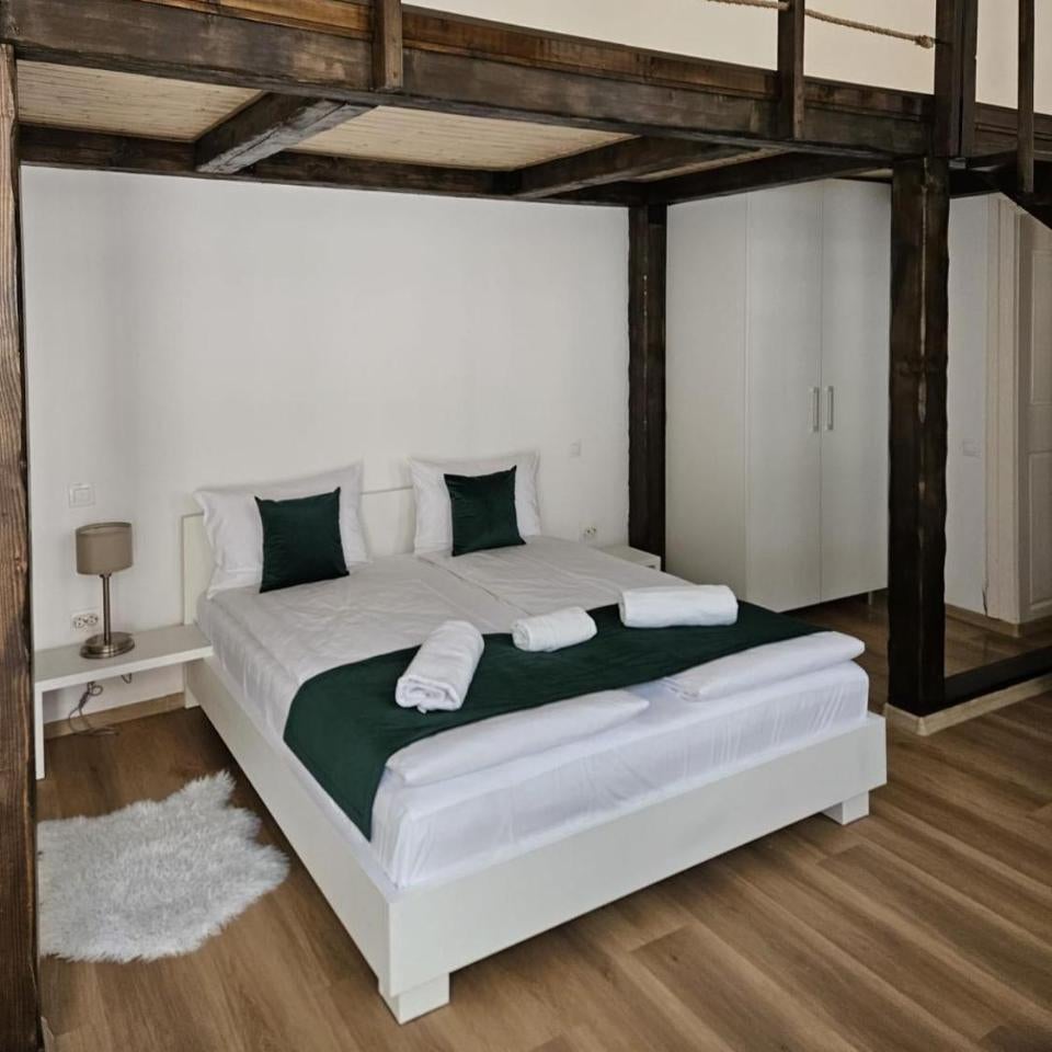Studio Piata Mare Mardomi